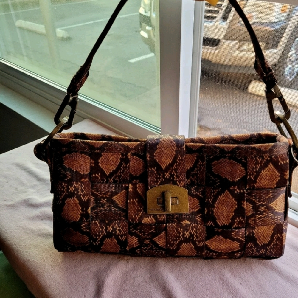 Harvey's RARE Carriage Baguette - python print